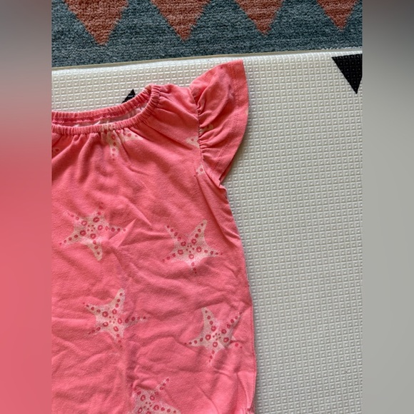 Okie Dokie|Baby girl/toddler Pink Starfish Patterned short sleeve onesie•••24M - Picture 2 of 4